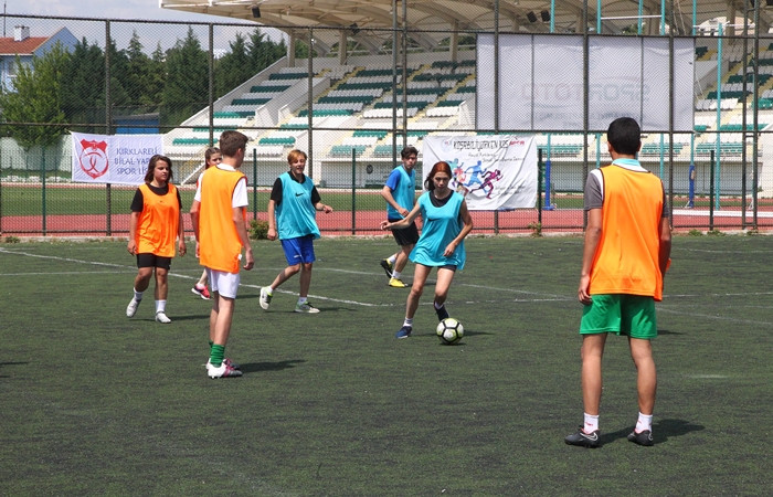 Cinsiyet eşitliğine futbol ile dikkat çektiler