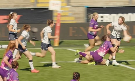 Tackles, takedowns and teamwork: brilliant tries from the women's rugby – video