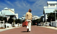 1998, THE TRUMAN SHOW<br>JIM CARREY Character(s): Truman Burbank Film ‘THE TRUMAN SHOW’ (1998) Directed By PETER WEIR 05 June 1998 CTG22233 Allstar/PARAMOUNT **WARNING** This Photograph is for editorial use only and is the copyright of PARAMOUNT and/or the Photographer assigned by the Film or Production Company &amp; can only be reproduced by publications in conjunction with the promotion of the above Film. A Mandatory Credit To PARAMOUNT is required. The Photographer should also be credited when known. No commercial use can be granted without written authority from the Film Company.