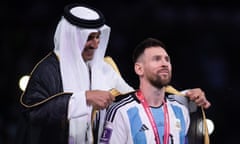 Messi is presented with a bisht by the emir of Qatar, Sheikh Tamim bin Hamad al-Thani