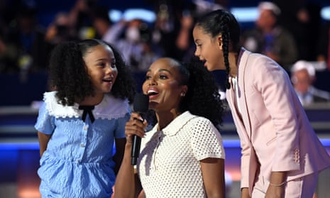 Kerry Washington joined by Harris grandnieces to teach DNC crowd how to say 'Kamala' - video 