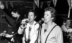 sex pistols play live on jubilee boat