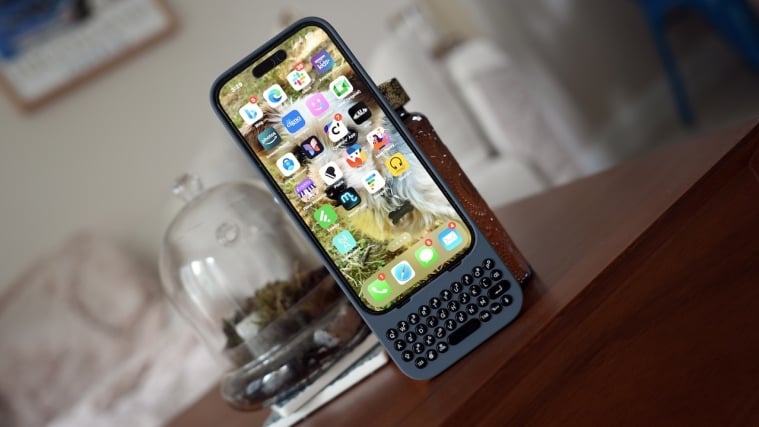 Clicks Keyboard Case on an iPhone 14 Pro