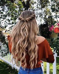 Super einfache Half Updos für Prom #hair #shorthair #hairstyles #easy #cute #braidedhairstyles #curly #fishtail #curls #curlyhair #tutorial #ponytail #langehaare #lazy