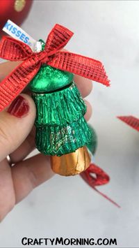 Make fun reeses chocolate christmas trees! Fun little christmas gifts/treats for the kids or friends.