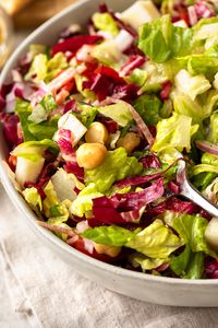 This Italian chickpea salad is brimming with chickpeas, cherry tomatoes, dry Italian salami, fresh mozzarella and a zesty shallot vinaigrette! | thecozyapron.com #chickpeasalad #chickpeasaladrecipes #chickpeasaladdressing #italianchickpeasalad #chickpeasaladdressingrecipes