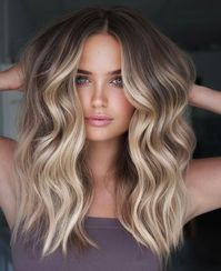 Gorgeous money piece on on mid-length wavy hair. Looking to add some wow-factor to your hair? Check out these 15 different types of highlights that will make your locks shine! From sun-kissed balayage to bold ombre, we've got all the dimensional hair color inspiration covered. Whether you're a blonde, brunette, or redhead, there's a highlight technique for everyone. Get ready to turn heads and take your hair game to the next level. Don't wait, try a new hair color highlight today!