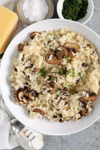 Mushroom risotto is a creamy and delicious side dish that is so easy to prepare. This gourmet looking recipe is packed with flavor made with mushrooms, parmesan, and white wine! #spendwithpennies #mushroomrisotto #sidedish #gourmetsidedish #easysidedish #creamymushroomrisotto