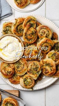 Spinach and Feta Pinwheels are the perfect quick and simple appetiser that tastes delicious!