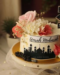 Crafted with love and devotion. This Umrah Mubarak cake symbolizes a beautiful journey of faith. From Jeddah to Makkah to Madina, we hope your spiritual journey was as sweet and fulfilling as this creation. 🌸✨ #UmrahMubarak #HomeBaker #CakeArtistry #FaithJourney #BakingWithLove #umrahcake #hajjcake #umrahthemecake