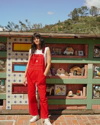 Our Unisex fit in a 100% Red Cotton Denim. These are a looser and roomier fit which are based off of our favorite vintage pair of overalls! These include lots of little details including green accent stitching, a carpenter loop + pocket, and triple needle stitch seams. They are designed to fit oversized. You can size down for a more fitted look if preferred. 00 / XXS (jean size 24-25) | 0 / XS (jean size 26-27) | 1 / S (Jean size 28-29) | 2 / M (jean size 30-31) | 3 / L (Jeans 31-32) | 4 / XL (j