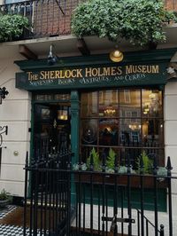 #sherlock #sherlockholmes #london #londonlife #travel #travelguide #darkacademiaaesthetic #aesthetic