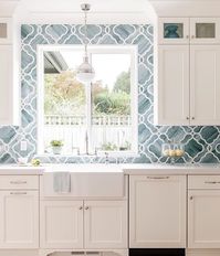 Cupcakes make us HAPPY almost as HAPPY as this gorgeous mosaic! #WallCrushWednesday #annsacks Photo: @lincolnbarbour Design/Repost: @charla_ray