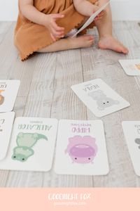 Check out this adorable set of Safari Animal toddler flashcards for early learning. These cards feature all of the safari animals in both English and Spanish to foster a love of learning and language. It’s the perfect gift for a toddler or printable activity for kids. #safariactivitiesforkids #safarianimalsprintable #safariactivitiesforpreschool #safarianimalnursery #toddlerlearningactivities #toddlerflashcards #earlylearning https://etsy.me/3eQPZAK