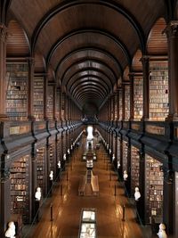 ►Bibliothèque - Trinity College - Dublin (Irlande) Before the internet and Google....what a magical spot