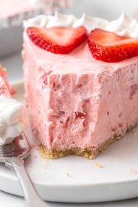 Easy No-Bake Strawberry Jello Pie | All Things Mamma