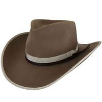 Huck is a 3x wool hat with a raised front tear drop crown. This style is an ode to Bailey's heritage and is a classic western hat. It features a mix of grosgrain ribbon and an embossed leather hat band along with grosgrain brim binding treatment.