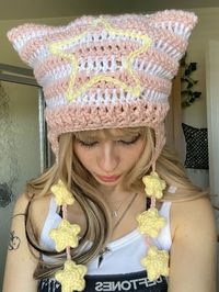 This is a pattern for the crochet triple star ear flap cat hat with stars, NOT a physical item. Intermediate to advanced crocheting experience is recommended. Materials required include 5.50mm crochet hook, 2.5-3 mm hook, scissors, wt 4 and wt 2-3 yarn, and a crochet needle. Pictures included.