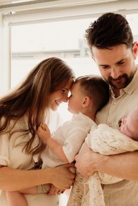 Relaxed newborn photoshoot at home with parents and sibling - artistic, natural, emotive, candid, lifestyle, natural light