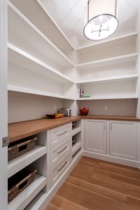 Mount Royal {Morrison} Pantry by Veranda Estate Homes Inc.