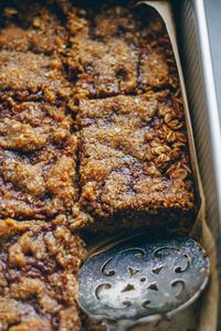 Gingerbread Baked Oatmeal with Walnut Streusel – healthienut – Easy to follow plant-forward recipes