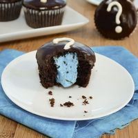 Gender Reveal Cupcakes {Sweet Pea's Kitchen} Is it a boy? Is it a girl? You’ll have to take a bite to find out!