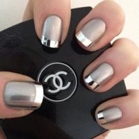 Love this metallic mani!