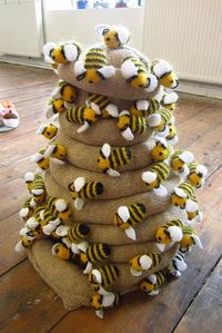 Knitted Bee Hive   this is soo awesome!!! i just might have to find a pattern or study it longer..