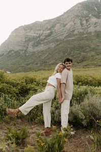 Spring Outdoor Engagement Aesthetic | Utah Couples Photography | Destination Photographer | This documentary style engagement session had so many playful moments and spring couples photoshoot ideas! Discover romantic couples photography, couples photoshoot poses, couples photoshoot outfits, and spring engagement pictures! Book Lauren for your playful engagement session or documentary style couples photoshoot at itslaurennovak.com!