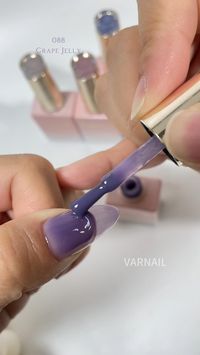 You can see the gloss is really good, even without Top Coat.  #elegantnails #nailhack #nailextension #nailtech #nailartist #nailtutorial #jellygelpolish #nailbox #gelpolish #nailsalon #cateyenail #naildesign #nailinspo