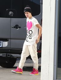 Spotted arriving at the Sky High Sports trampoline park in Woodland Hills, Los Angeles, California - USA