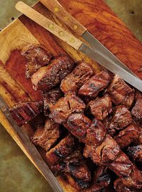 Garlic-Marinated Beef Skewers | RICARDO