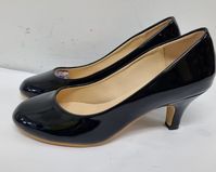 OCHENTA Women's Kitten Heels Black Courts Size Uk6.5. New BRAND; OCHENTA STYLE; COURT HEELS COLOUR; BLACK SIZE; UK6.5 FEATURES; ROUND TOE /2.5inch KITTEN HEEL/ Sole Material Rubber Shaft Height Ankle Outer Material Synthetic Inner Material Manmade OUR REF BB 5117 ADDITIONAL POSTAGE COST TO POSTCODES STARTING: BT, GY, PA, KA, JE, IM, PO, IV, HS, PH, KW, ZE, AB, FK