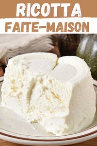 Transformez votre cuisine en atelier fromager avec notre recette de ricotta faite-maison! Découvrez le plaisir de créer votre propre fromage avec des ingrédients simples. 🧀🏡 #FromageMaison #RicottaDIY