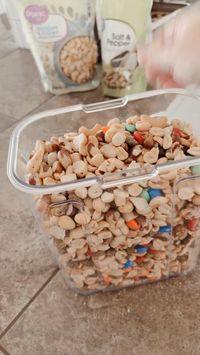 5min · 20 servings

 

Ingredients 
 • Salted peanuts
 • Cashews
 • Shelled pastachios 
 • M&ms
 • Brazilian nuts

