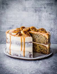 Banoffee Cake Recipe We've taken a popular banana cake and given it a banoffee pie make-over. Our cake is packed with bananas, covered in creamy caramel buttercream and topped with caramelised bananas for extra indulgence