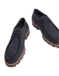 Tommy Hilfiger mocassini blu camoscio FM0FM04149. Scarpe uomo realizzate in morbido camoscio con lacci e suola carrarmato, soletta in poliuretano riciclato, suola in gomma termoplastica, cuciture a contrasto. Altezza suola cm 3. Composizione 100% camoscio.