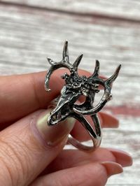 Awesome Sterling Silver Unisex Longhorn Deer with Flowers Stag Skull Head Horns Ring Layaway Available Size 10 Unsigned but is sterling. Beautiful ring Please Read Below Please check out my other items! Tons of jewelry coming up for sale. I love to combine shipping on multiple items, and am happy to ship internationally. International bidders, please contact me with your location for a shipping quote. If there is anything wrong once the item is received and you are not happy, please contact me b