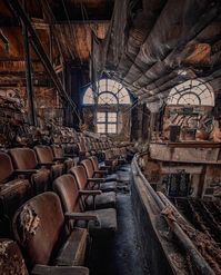 An abandoned theater somewhere in South Carolina. : AbandonedPorn