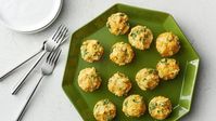 Hearty spinach, cheese and egg white quinoa bites to get your morning protein fix. A great way to start the day!