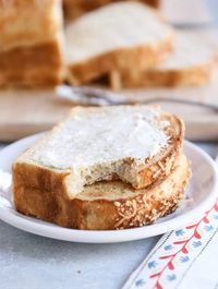 All the chewy, delicious texture and flavor of bagels in bread form! This amazing bagel bread is lifechanging! Step by step pictures in the post. | melskitchencafe.com