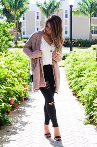 the fall of cozy cardigans, cozy cardigans, pink cardigan, mauve cardigan, free people cardigan, black distressed jeans, leopard heels, black clutch, baublebar layered necklace, cozy style, fall fashion, fall style, fall outfit inspo, #htstravel, naples fl, hts travels