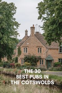 The Cotswolds and country pubs are a classic pairing – and there’s few things better than finding a cosy corner and whiling away the afternoon with good company and a great plate of food. My guide to the best pubs in the Cotswolds covers everything from country boltholes to modern eateries, so you’re bound to find the perfect place for you!