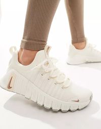 Nike Free Metcon 6 sneakers in cream and red | ASOS