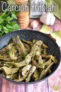 Prova i carciofi trifolati, un contorno gustoso e veloce da preparare in padella con aglio e prezzemolo. Perfetti per ogni occasione!