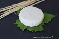 Comment faire facilement son fromage de chèvre maison ou son fromage de vache maison ? Avec juste un peu de citron et du sel, découvrez la recette.