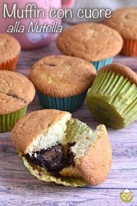 Scopri come preparare in casa dei sofficissimi muffin con cuore alla Nutella che rimane morbida dopo la cottura!