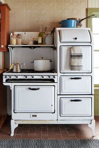 Bring back the fun and warmth of old-fashioned kitchens with a vintage stove with multiple compartments. Made by the likes of Aga, Westwood, Chambers and Magic Chef these are not only beautiful but also offer a range of different simultaneous uses. Wouldn't that be useful for the 25-person Thanksgiving feast you're planning?