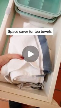 Noocx® - Smart Gadgets on Instagram: "Drop ❤️ if this is useful! Great content by effectivespaces. Follow HER on tiktok and Instagram for more! . Do you roll or fold tea towels?   #folding #towels #learnwithme #kitchen #organize #fyp #foryoupage #lifehack"