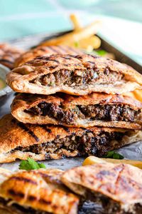 Arayes | Spicy Middle Eastern Stuffed Pita - Hungry Paprikas